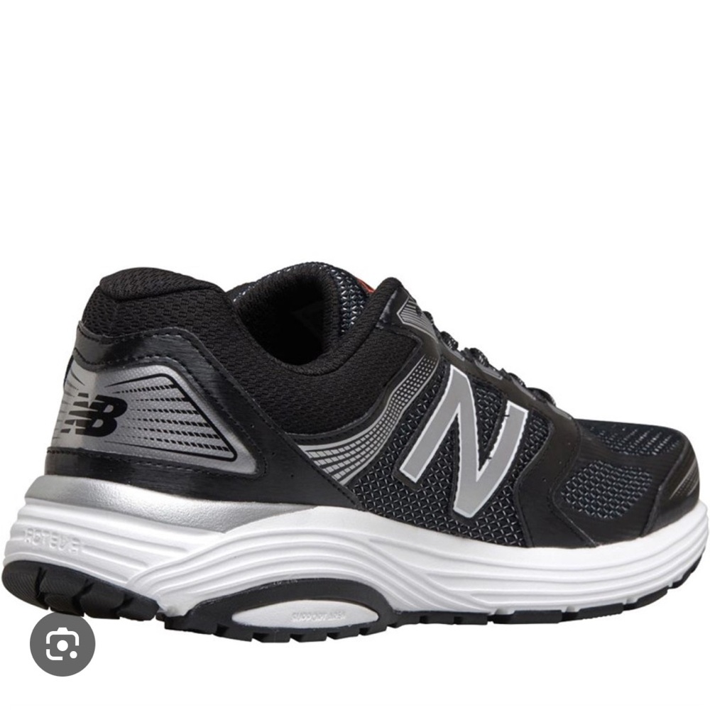 New Balance Men’s Black Running Sneakers with Thick Cushioning 560 V7